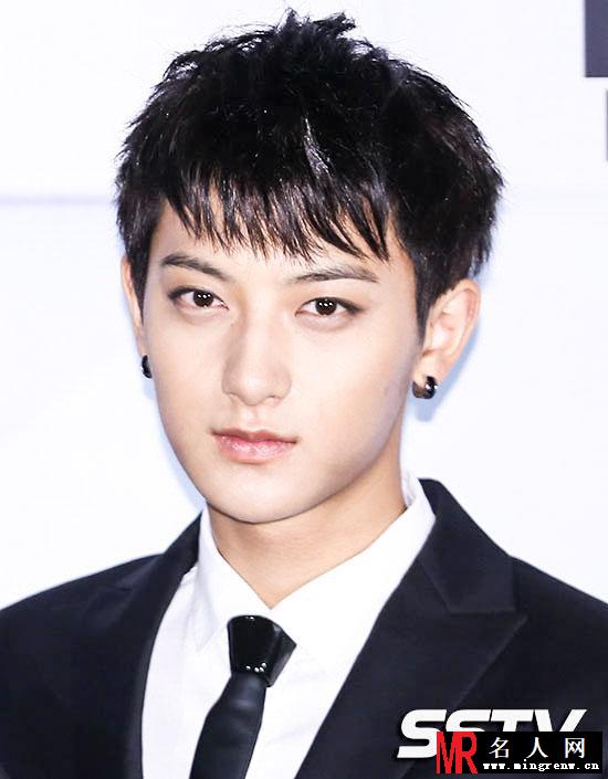 2014年8月EXO帅气现身902014发布会现场粉丝尖叫不停黄子韬图片(1)