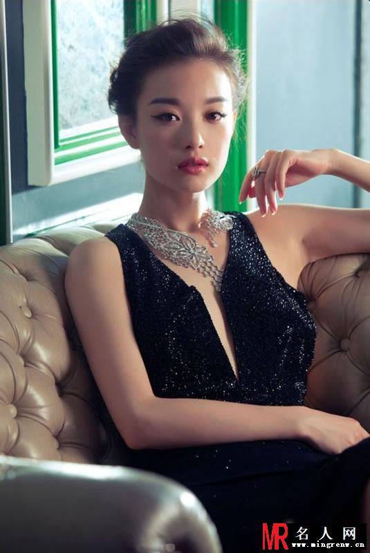 倪妮2013活动大图集第一弹 性感白礼服勾勒S身材(1)