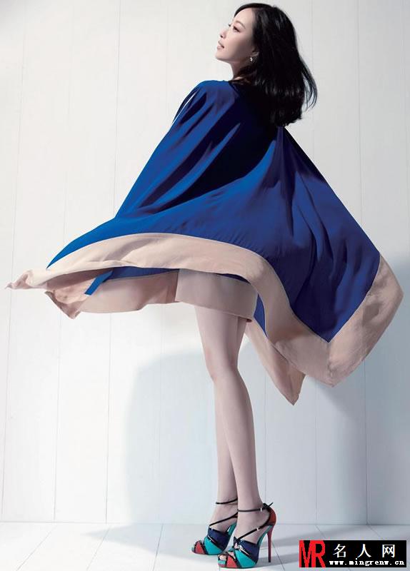 倪妮2012登北京青年周刊封面 飘逸蓝裙大秀性感美腿(1)