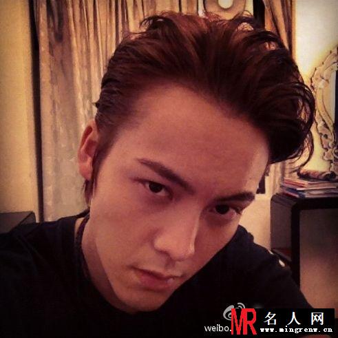 陈伟霆微博自拍2012年合集 太阳沐浴自拍(1)