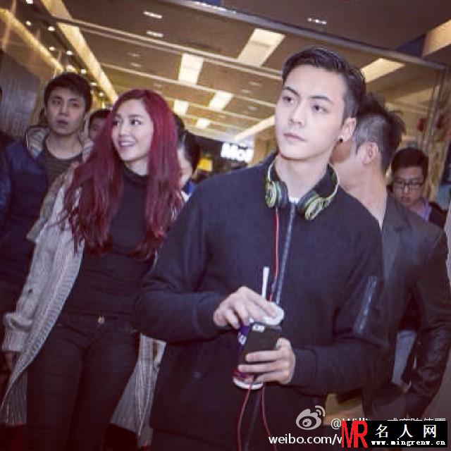 陈伟霆微博自拍2014上半年合集 与李易峰再次合作默契自拍(1)