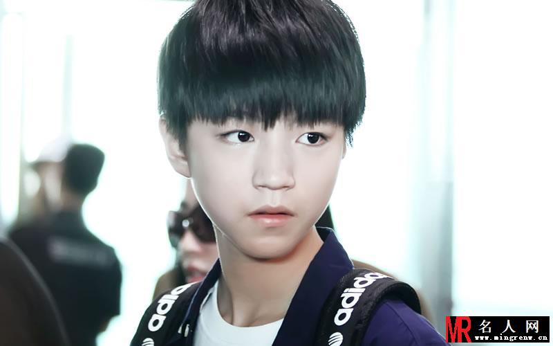 TFBOYS王俊凯生活照 小正太被御姐挑逗(1)