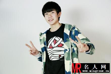 TFBOYS王源给六百万粉丝的福利 可爱搞怪令人喜爱(1)