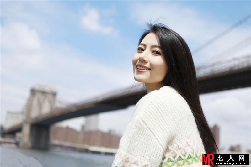 高圆圆纽约街头照曝光 优雅迷人可爱俏皮(1)