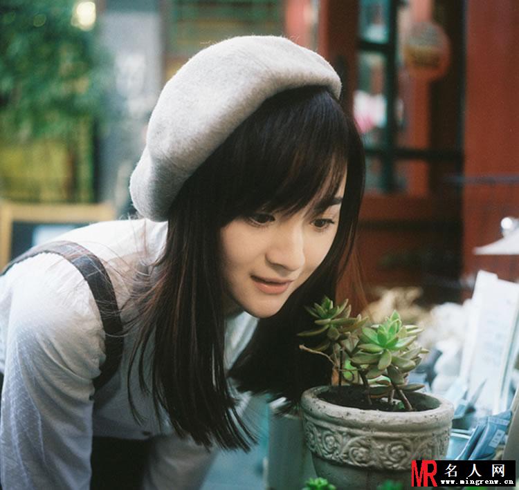 李依纯清纯素颜写真 获封最美校花(1)