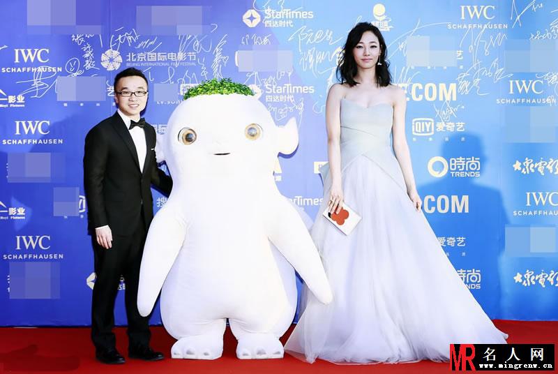 北京国际电影节闭幕红毯集锦 李玟爆乳展火辣曲线(1)