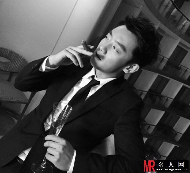 郑恺微博生活照 尽显绅士奢华(1)