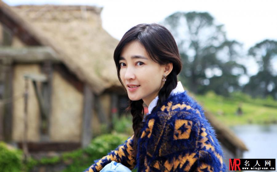 王丽坤现身霍比特人村 素颜女神清新可人(1)