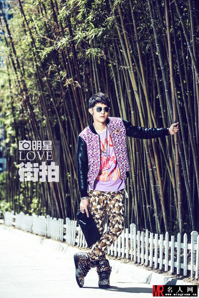汪东城夏日街拍 搭档美女耍帅显摆(1)