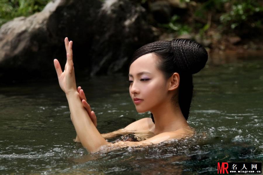 美人如画激情剧照 杜淳偷窥张嘉倪洗澡(1)