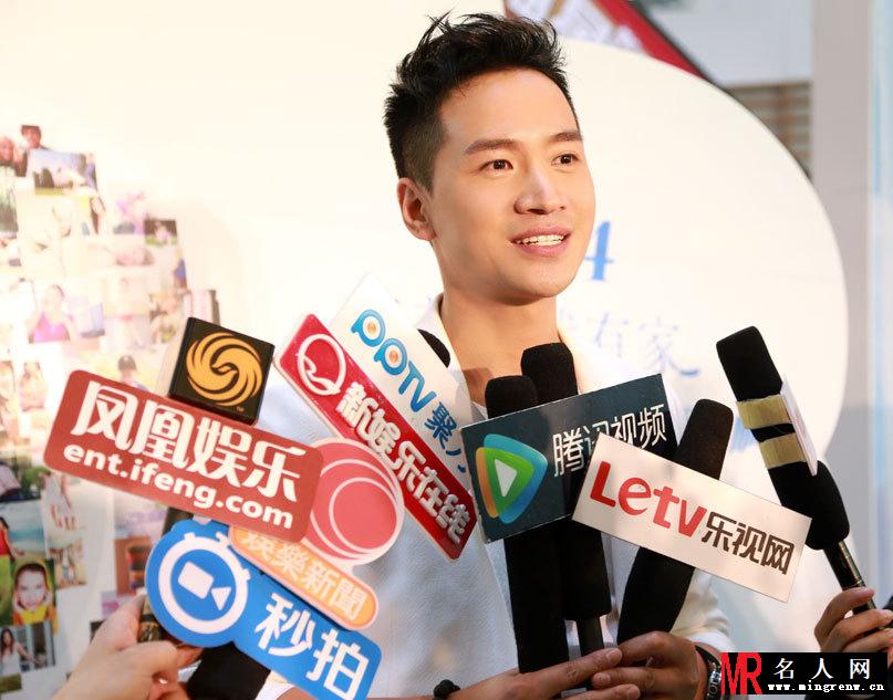 何晟铭白马王子装 即将上演神医华佗(1)
