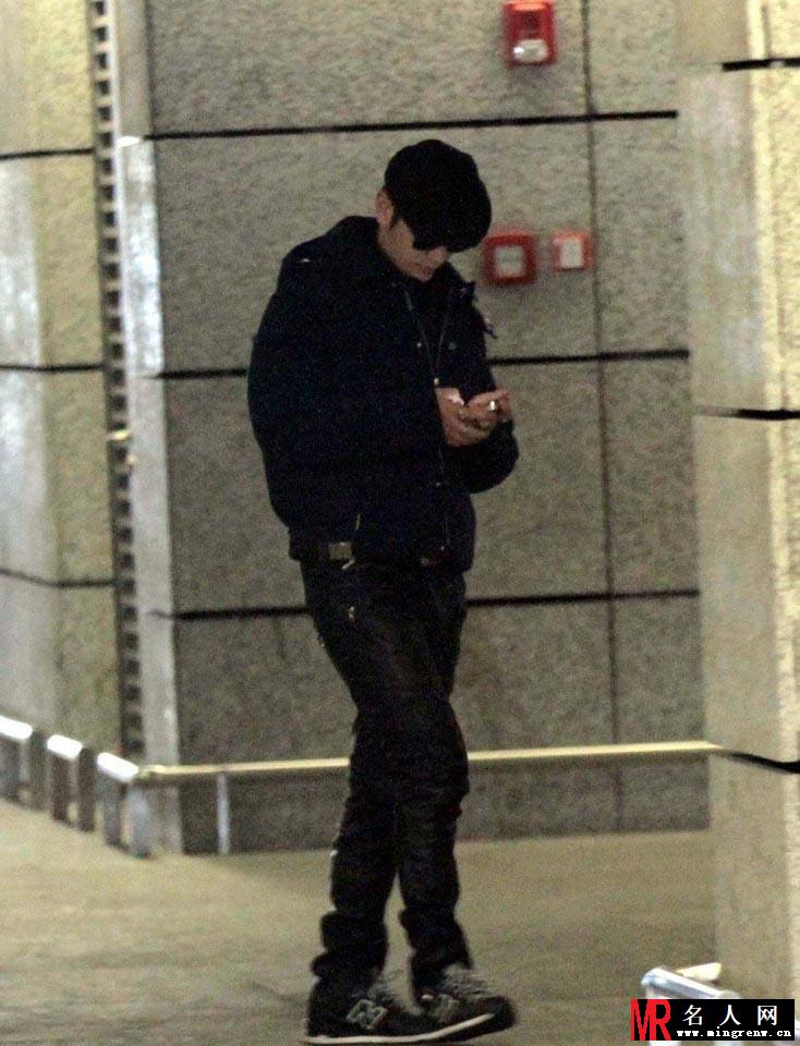 黄晓明AngelaBaby机场约会 甜蜜破分手传闻(1)