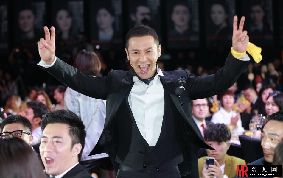 芭莎明星慈善夜内场 众星分组竞技自拍上瘾(1)