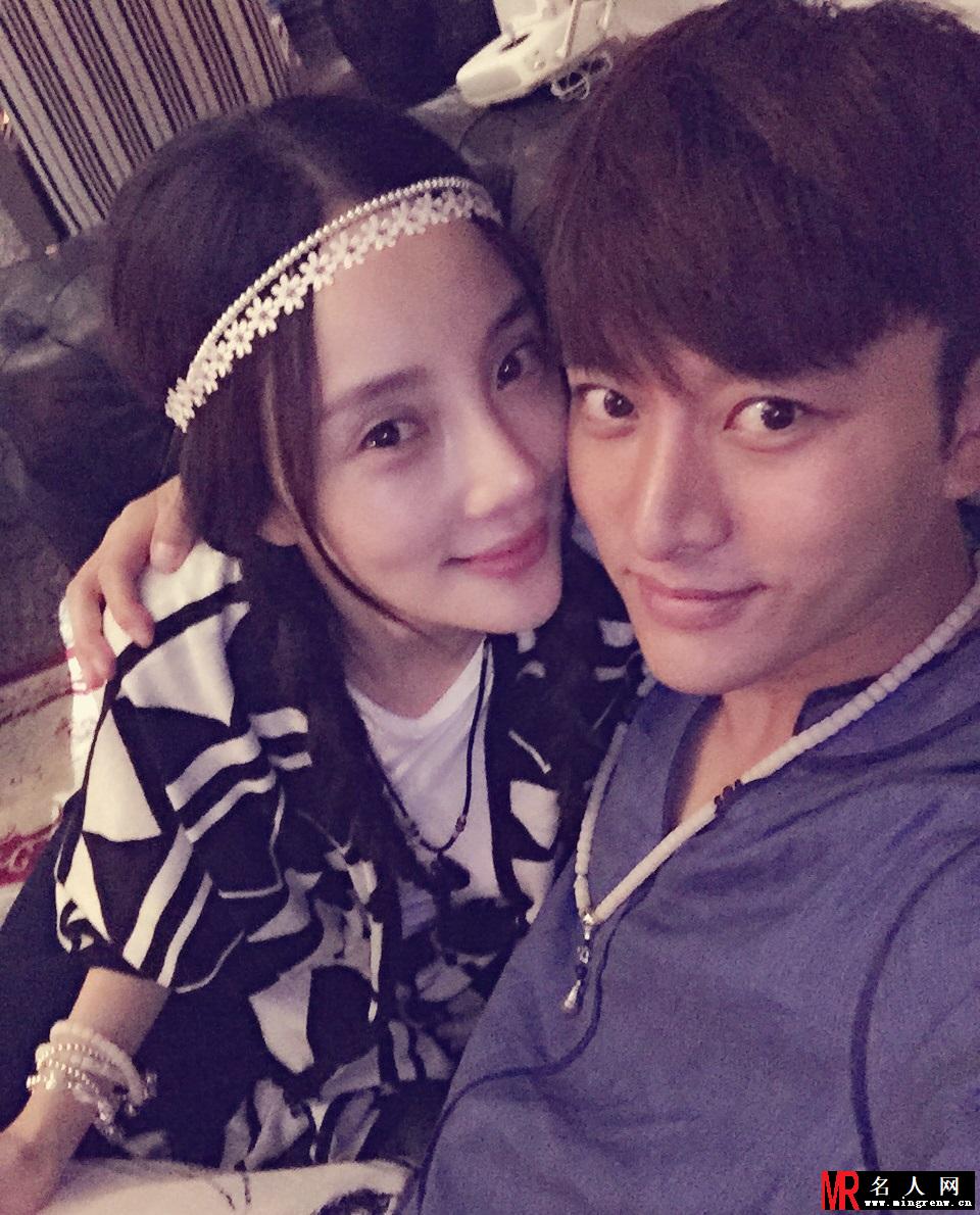李小璐贾乃亮秀恩爱 甜馨美美出镜(1)