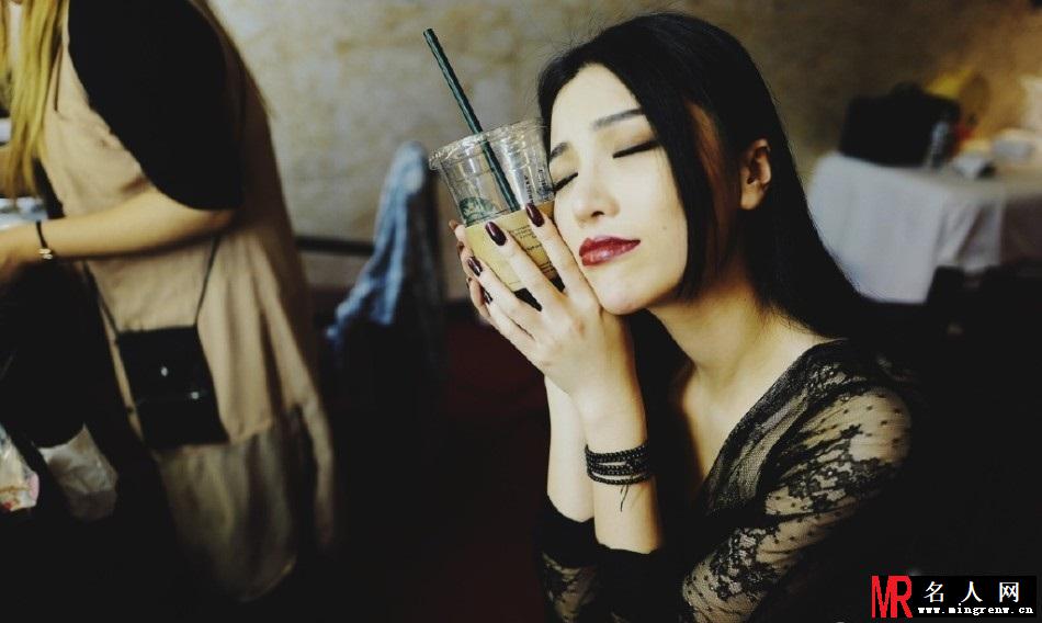 刘翔前妻葛天晒美照 一袭红裙娇艳动人(1)