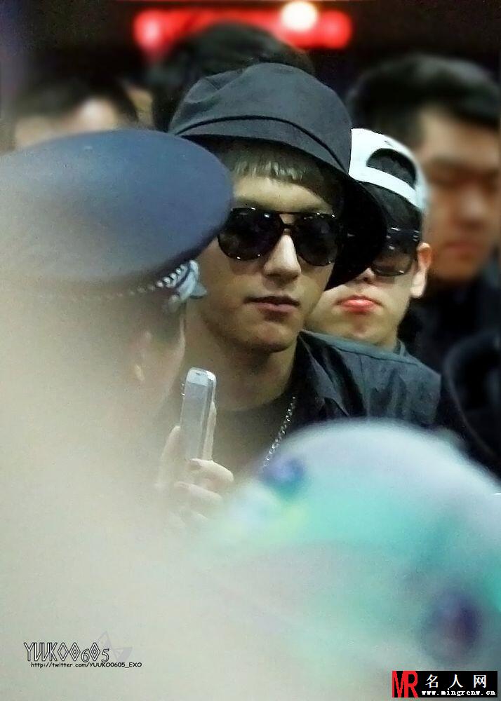 2014年4月EXO北京飞韩国机场时尚写真黄子韬图片写真帅气(1)