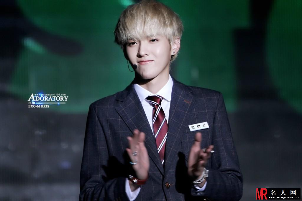 吴亦凡2013年活动现场与EXO众成员卖力表演引爆全场欢呼(1)