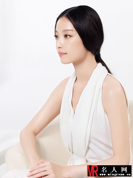 倪妮登《健康与美容》杂志 神情呆萌招人喜爱(1)