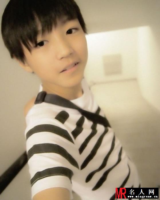 TFBOYS王俊凯2013年青涩生活照集(1)