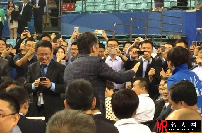 45岁吴奇隆考上北大EMBA 学长吴秀波现身开学典礼(1)