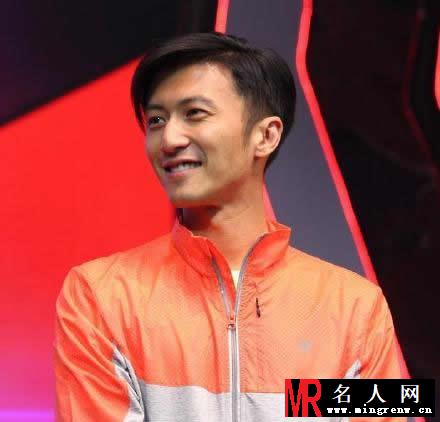 谢霆锋助阵特步发布会 橙色装扮显活力(1)