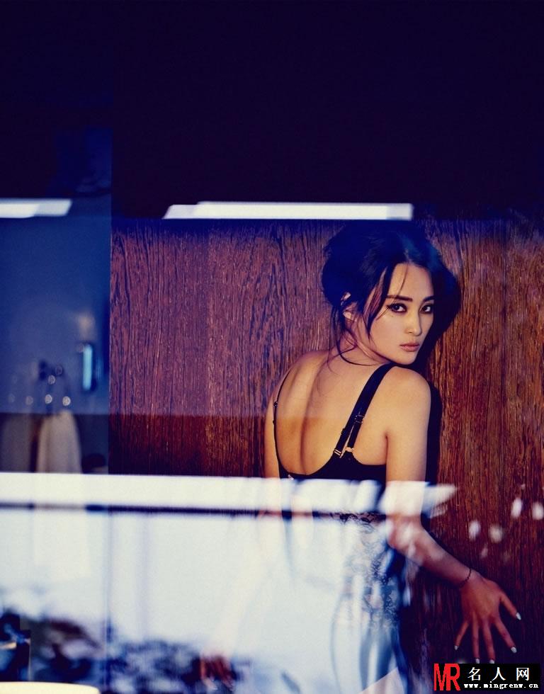 蒋勤勤性感写真 诱惑神情爆乳出镜(1)