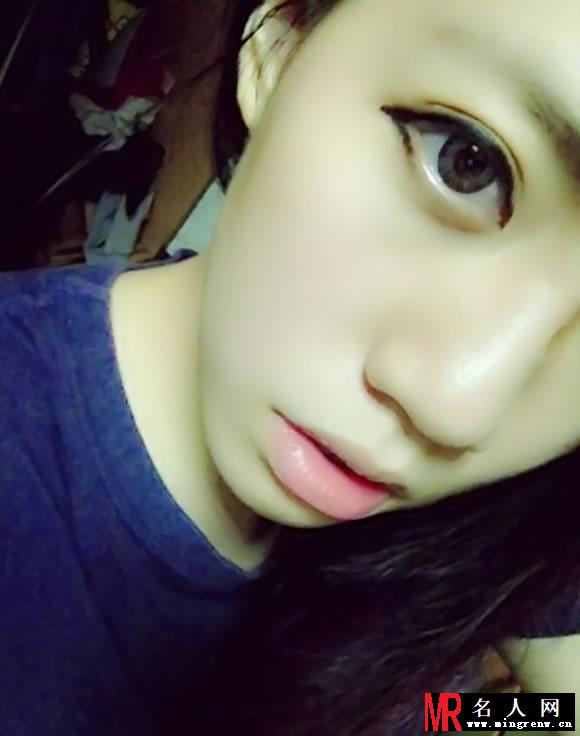 焦恩俊与女儿亲密合影曝光 焦曼婷貌美获赞(1)