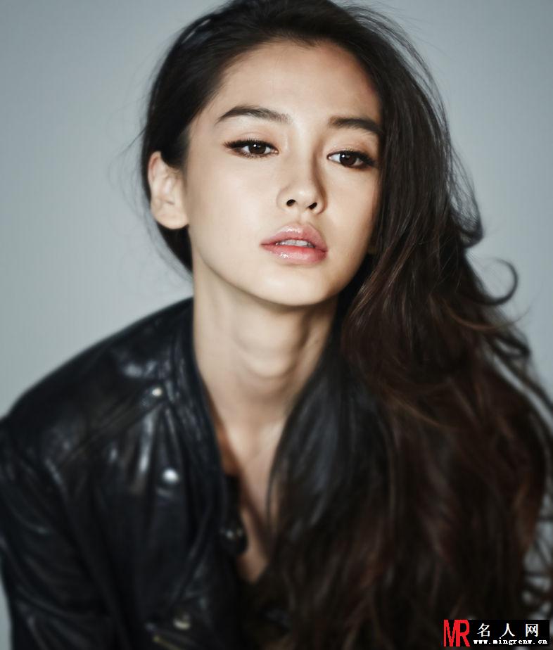 Angelababy赴韩拍广告 甜美笑容绽放春意(1)