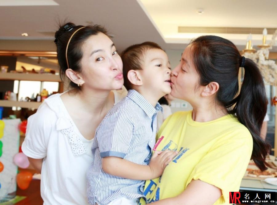 李冰冰素颜替外甥庆生 与男闺蜜任泉亲密合影(1)