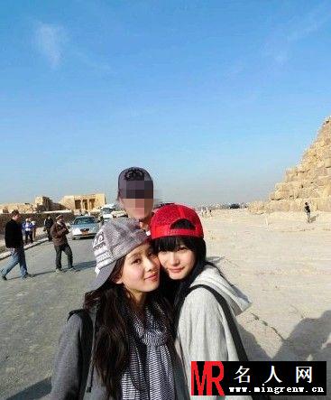 杨幂刘诗诗同一天公布喜讯 好姐妹昔日热吻照曝光(1)