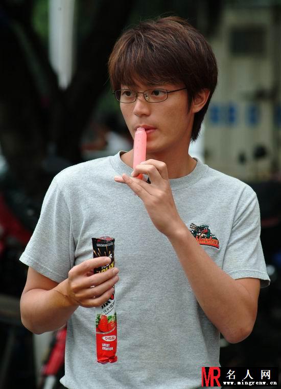 屋顶上的绿宝石周念中剧照(1)