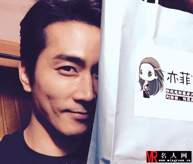 刘亦菲宋承宪私下互动有爱 曾甜蜜庆生(1)