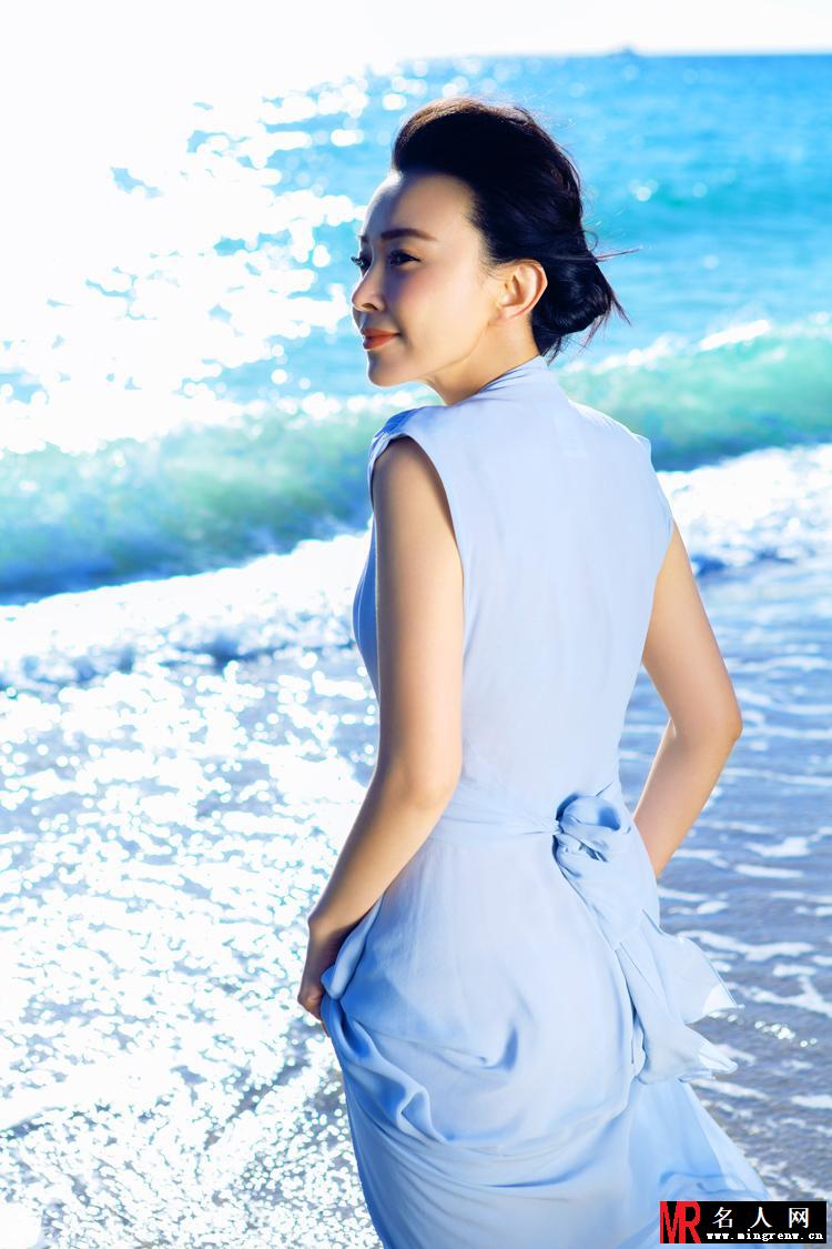 刘威葳海边清新唯美写真 优雅演绎夏日风情(1)