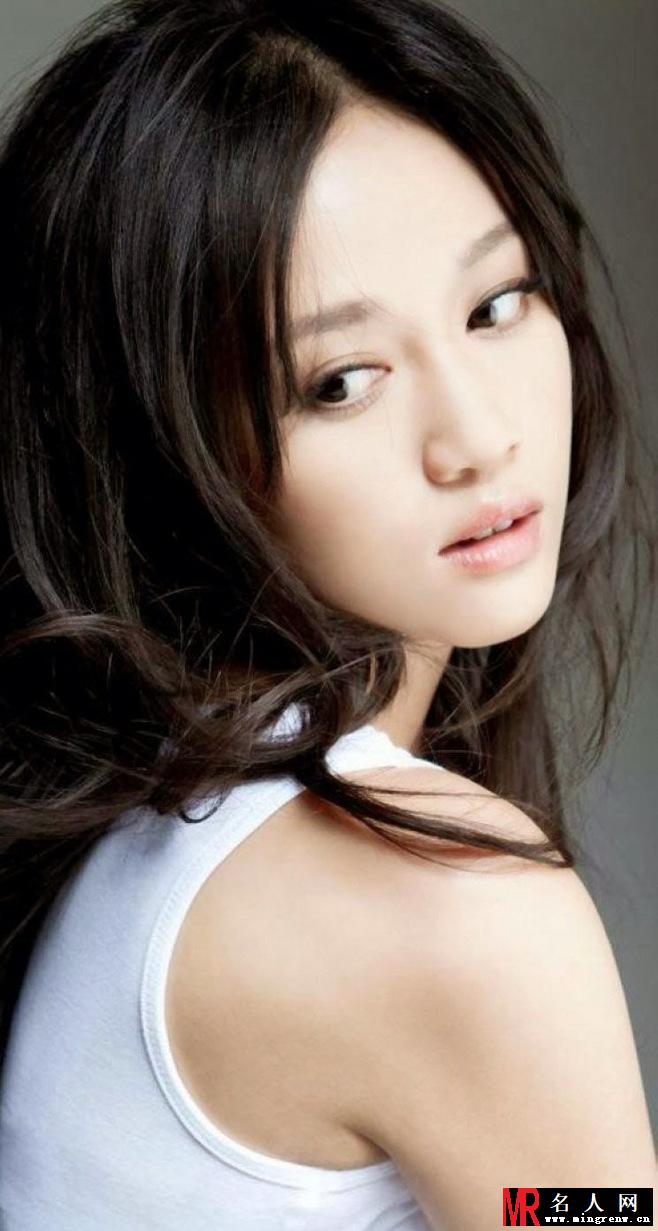 《偏偏喜欢你》陈乔恩花絮美图 萌教官让人眼前一亮(1)
