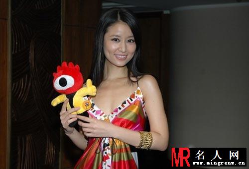 芭莎慈善之夜开幕 林心如长发飘逸造型(1)