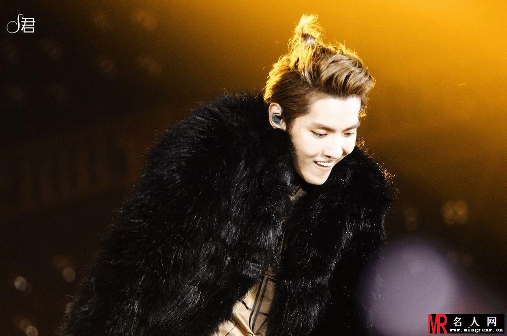 吴亦凡2013年亮相韩国SMWEEK火爆现场 颜值惊人(1)