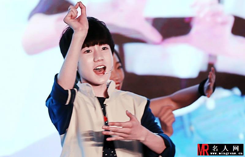 TFBOYS王源《中国文艺》 粉嫩脸蛋惹人爱(1)