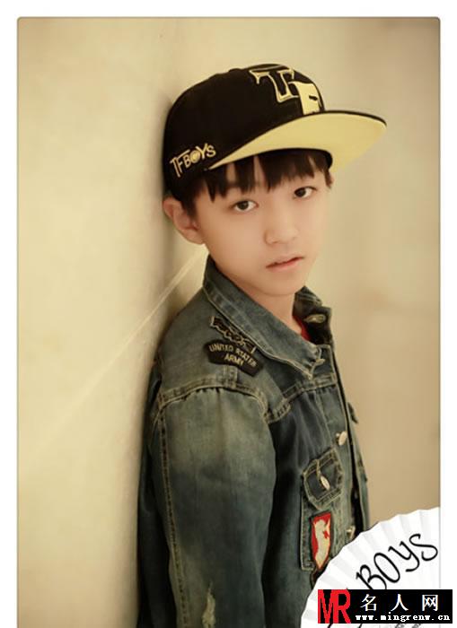 TFBOYS王俊凯2013年青涩生活照集(1)
