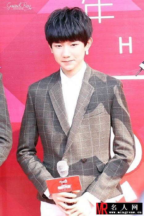 TFBOYS王源灰色格子装活动现场(1)