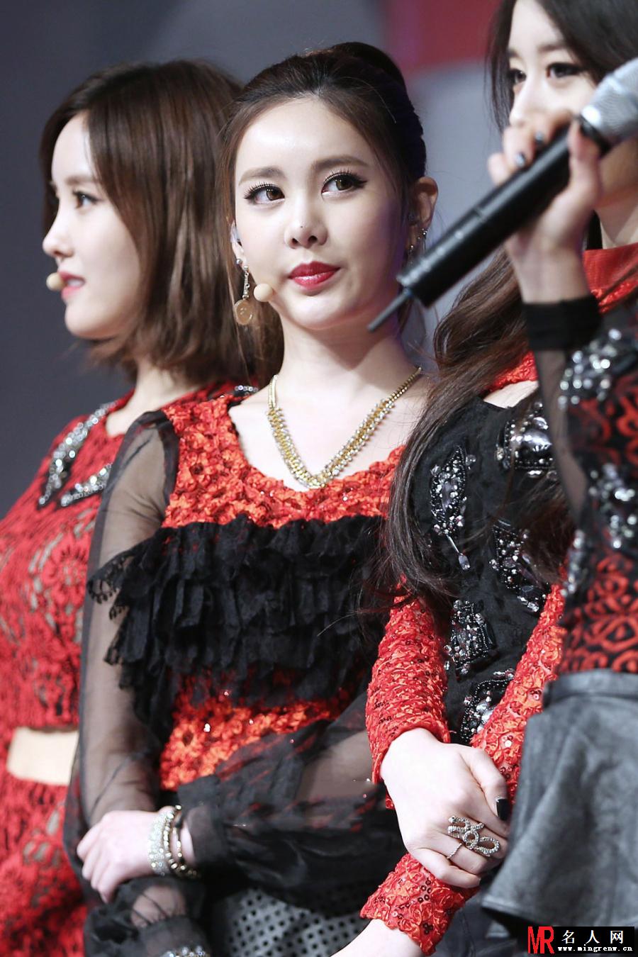 皇冠团李居丽美艳胜似人间仙女 领衔Tara美貌高清舞台照大合集(1)