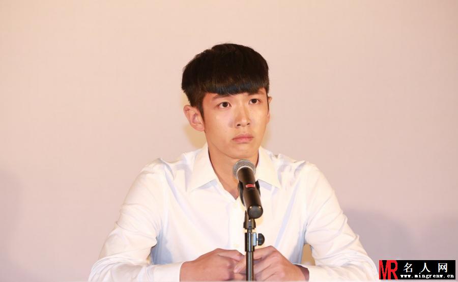 直击柯震东记者发布会 痛哭流涕直认错(1)