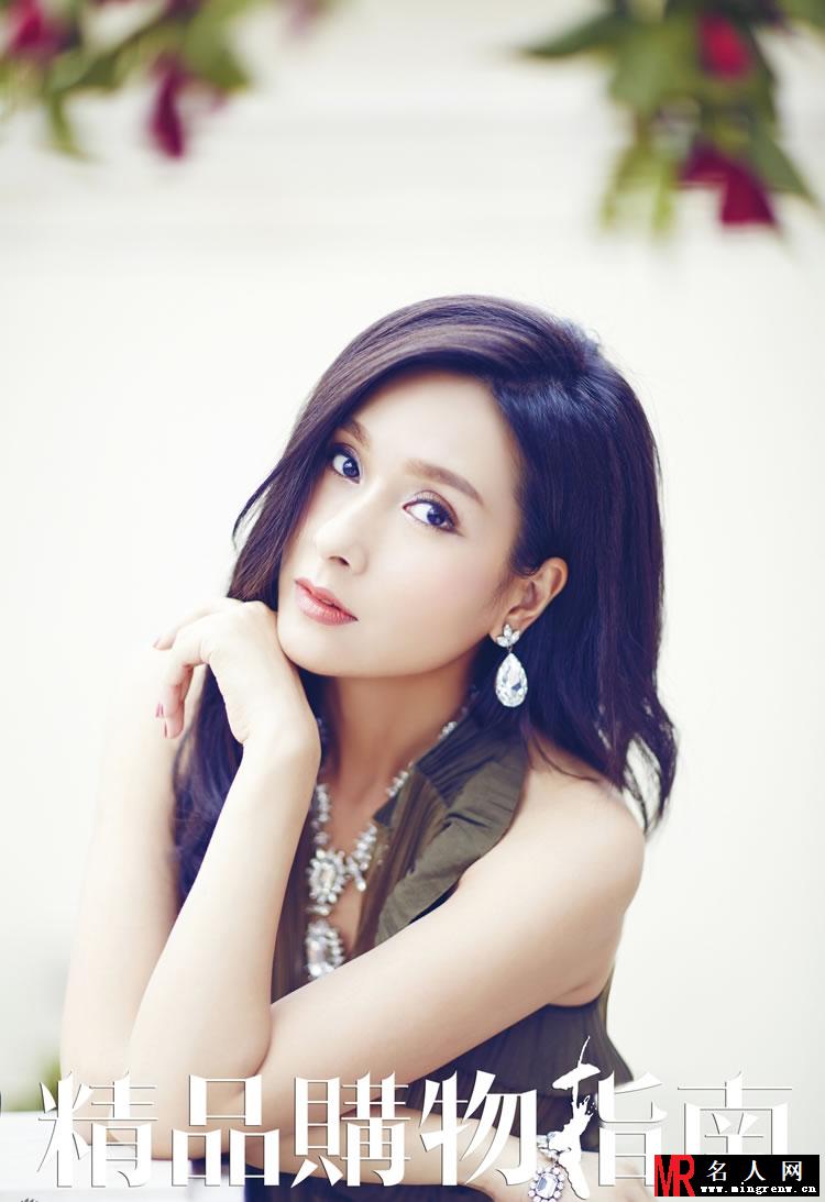 杨恭如优雅登封面 不老女神美丽依旧(1)
