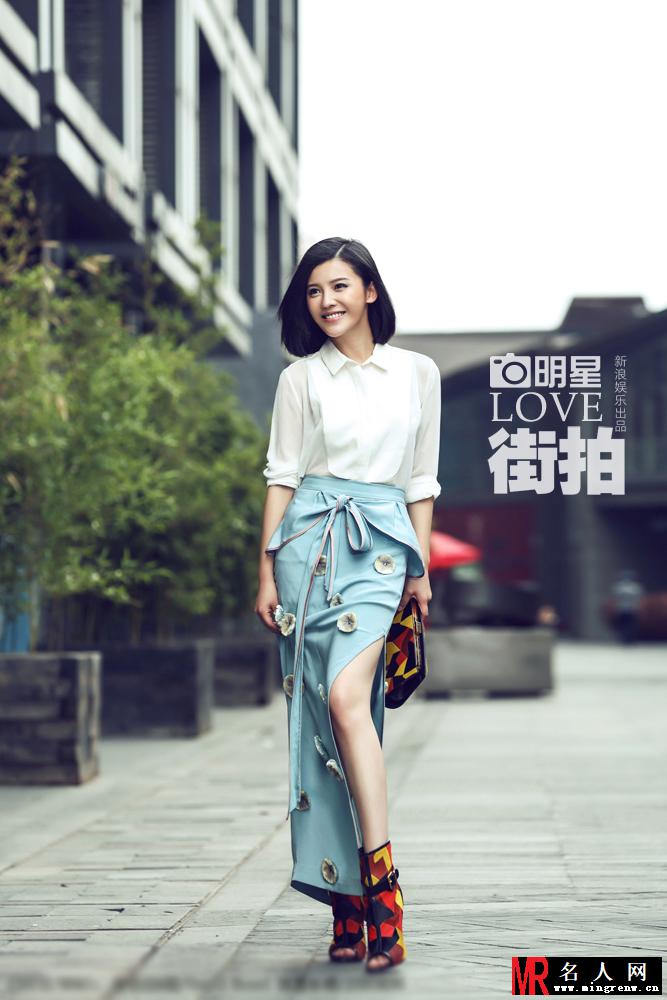 杨子姗时尚街拍曝光 利落短发诠释多维度美(1)
