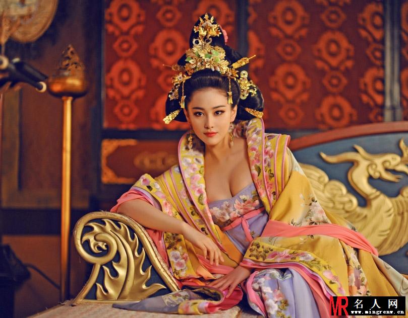 武则天首曝张馨予剧照 傲人双球霸气侧漏(1)