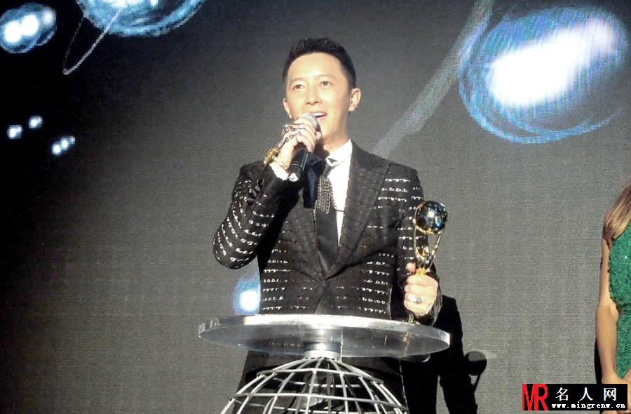 韩庚获WMA最佳男艺人 帅气西服亮相(1)