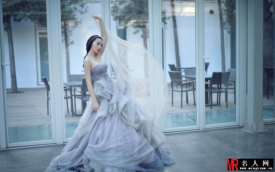 李媛时尚婚纱写真 丝薄灰纱秀美胸(1)