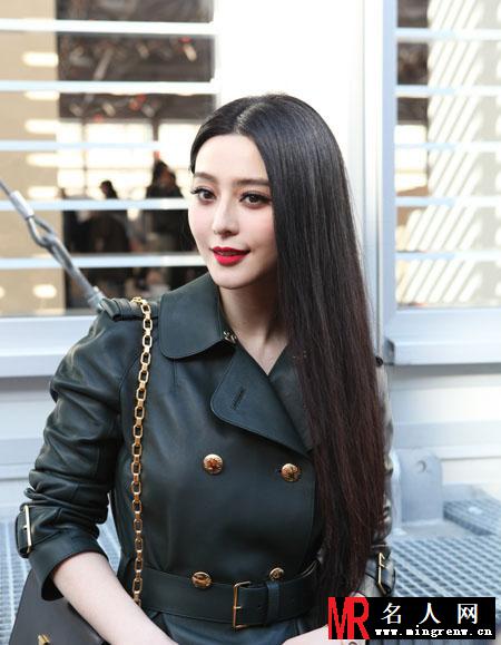 范冰冰压轴亮相巴黎时装周 金甲皮衣秒杀女星(1)