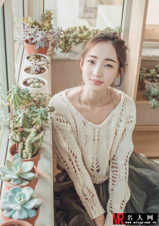 刘恬汝清纯丸子头写真(1)
