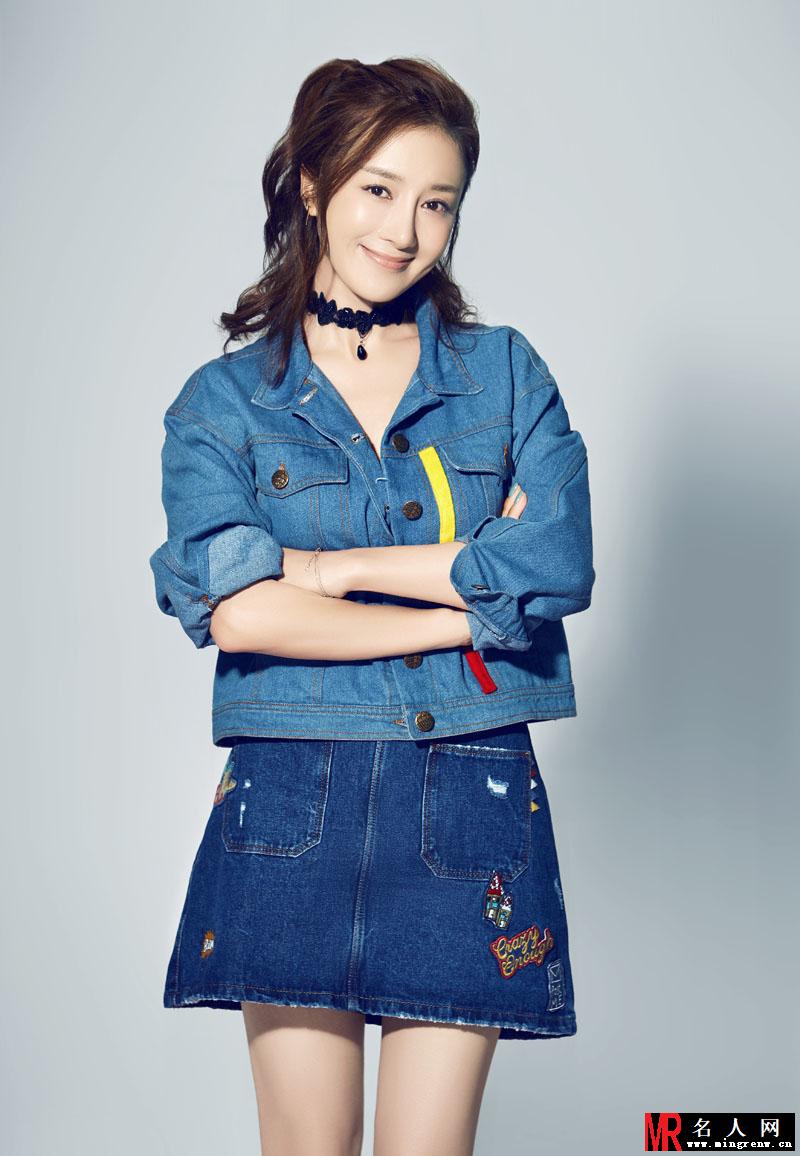 李依晓拍写真 显少女清纯(1)
