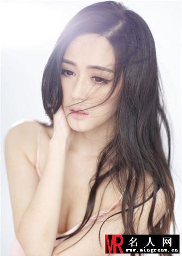 汤晶媚性感写真 长发妖娆眼神妩媚(1)